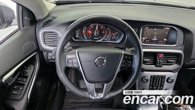 Volvo V40 D3 2nd 2018 — фото 15