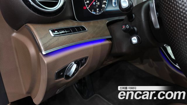 Mercedes-Benz E-Class (W213) E300 4MATIC Exclusive 2018 — фото 18