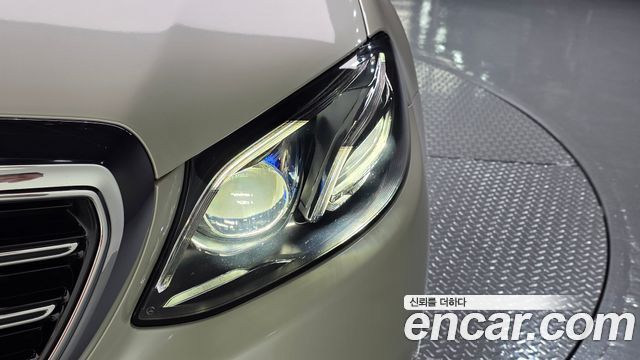 Mercedes-Benz E-Class (W213) E300 4MATIC Exclusive 2018 — фото 22