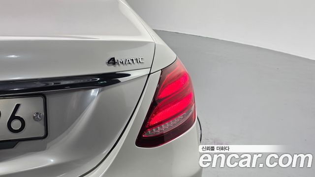 Mercedes-Benz E-Class (W213) E300 4MATIC Exclusive 2018 — фото 23