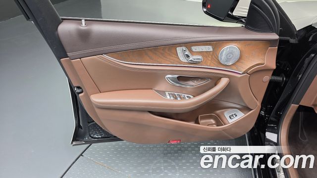 Mercedes-Benz E-Class (W213) E300 4MATIC Exclusive 2018 — фото 24