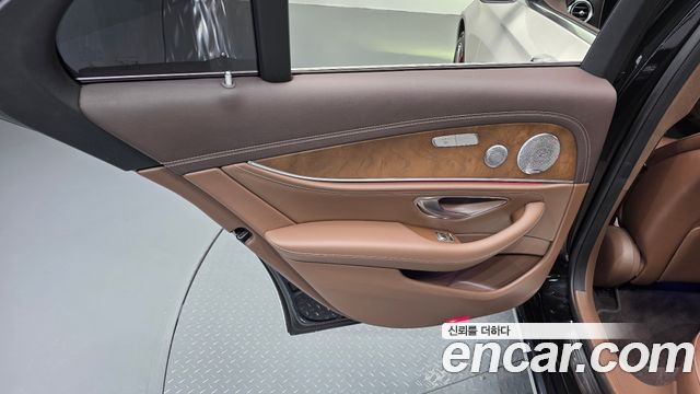 Mercedes-Benz E-Class (W213) E300 4MATIC Exclusive 2018 — фото 25