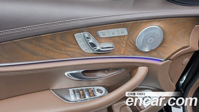 Mercedes-Benz E-Class (W213) E300 4MATIC Exclusive 2018 — фото 28