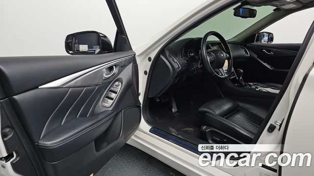 Infiniti Q50 3.5 Hybrid Essence 2016 — фото 10