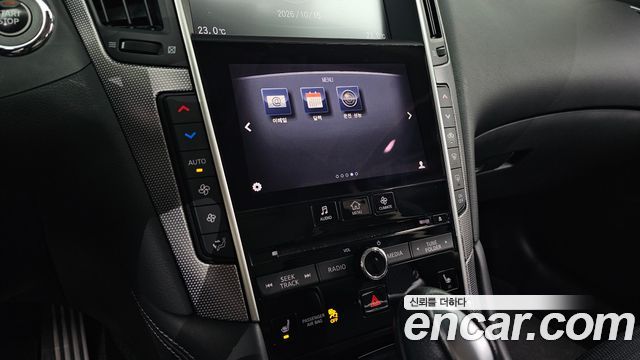 Infiniti Q50 3.5 Hybrid Essence 2016 — фото 18