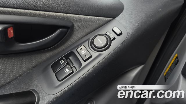 Hyundai Grand Starex 5-Seater VAN Smart 2017 — фото 16