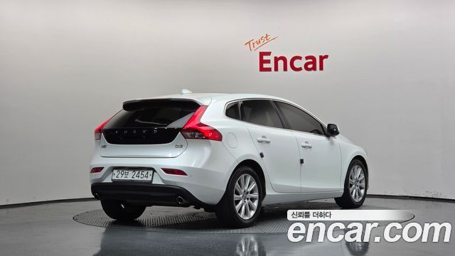 Volvo V40 D3 2nd 2016 — фото 2