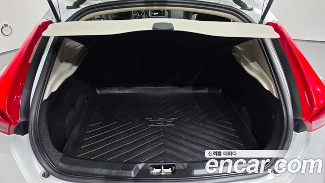 Volvo V40 D3 2nd 2016 — фото 17