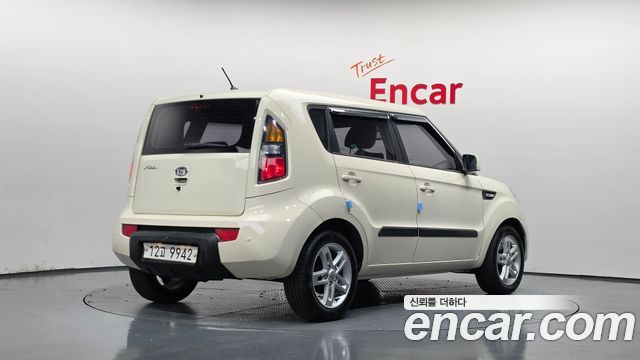 Kia Soul Gasoline 1.6 Smart 2011 — фото 2