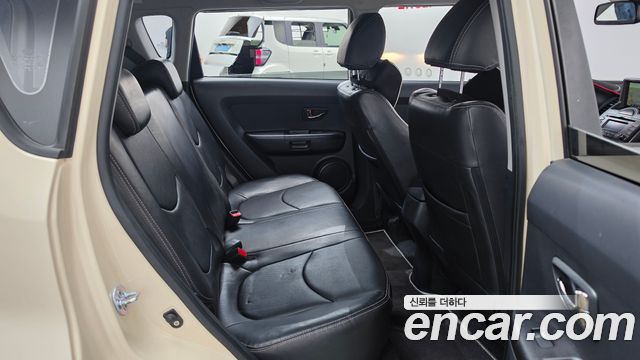 Kia Soul Gasoline 1.6 Smart 2011 — фото 12