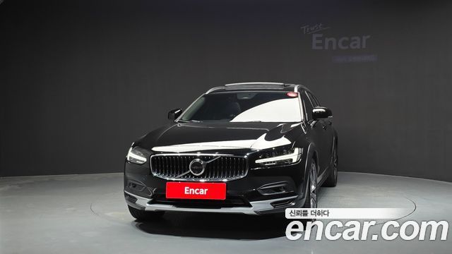 Volvo V90 Cross Country B5 Ultimate AWD 2024 — фото 3