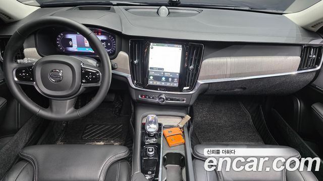 Volvo V90 Cross Country B5 Ultimate AWD 2024 — фото 7