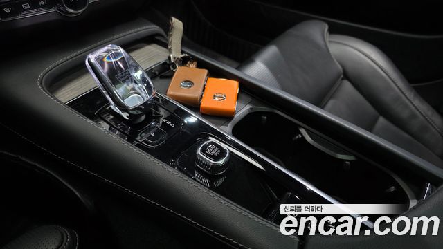 Volvo V90 Cross Country B5 Ultimate AWD 2024 — фото 9