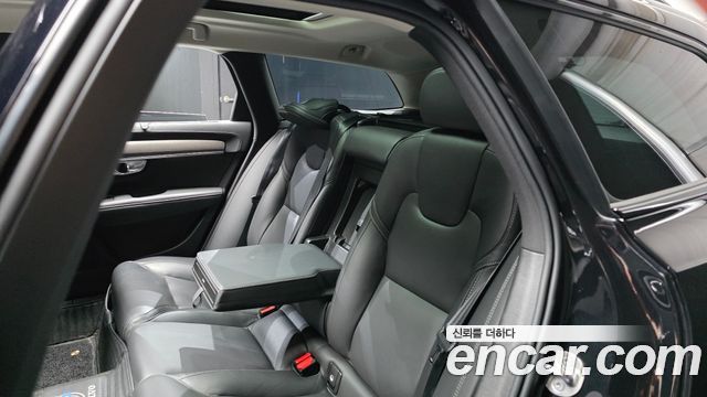 Volvo V90 Cross Country B5 Ultimate AWD 2024 — фото 12
