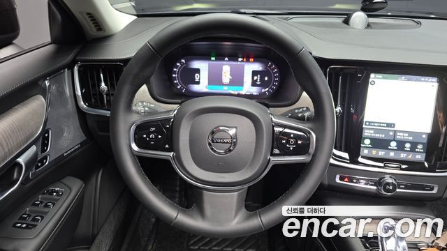 Volvo V90 Cross Country B5 Ultimate AWD 2024 — фото 15