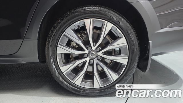 Volvo V90 Cross Country B5 Ultimate AWD 2024 — фото 21