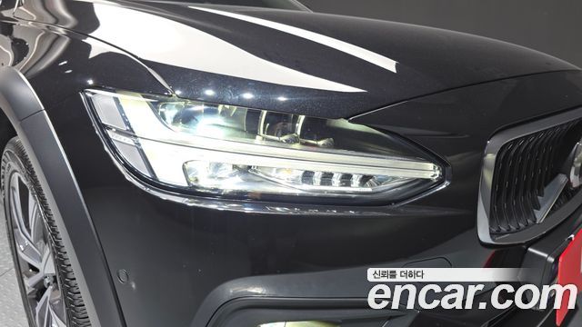 Volvo V90 Cross Country B5 Ultimate AWD 2024 — фото 22