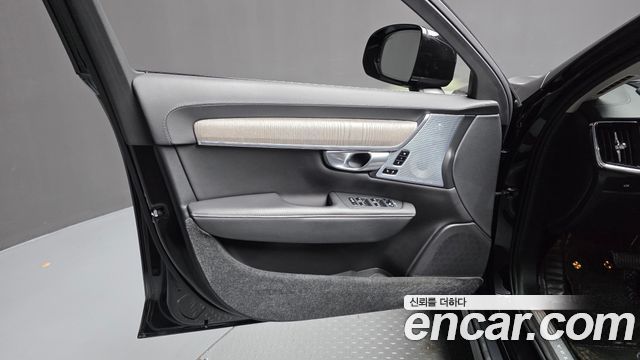 Volvo V90 Cross Country B5 Ultimate AWD 2024 — фото 24
