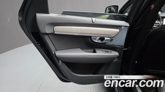 Volvo V90 Cross Country B5 Ultimate AWD 2024 — фото 25