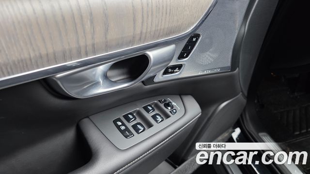 Volvo V90 Cross Country B5 Ultimate AWD 2024 — фото 28