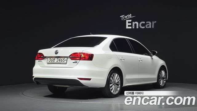 Volkswagen Jetta 1.6 TDI Blue Motion 6th 2013 — фото 2