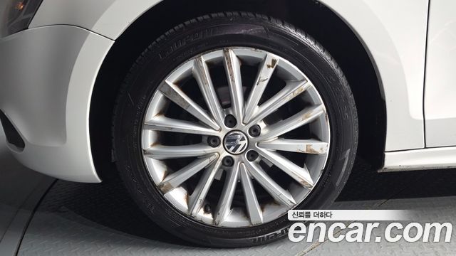 Volkswagen Jetta 1.6 TDI Blue Motion 6th 2013 — фото 5