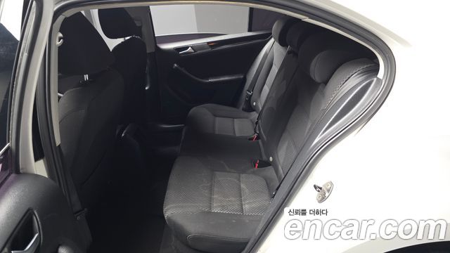 Volkswagen Jetta 1.6 TDI Blue Motion 6th 2013 — фото 11