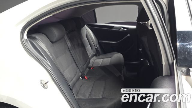 Volkswagen Jetta 1.6 TDI Blue Motion 6th 2013 — фото 12