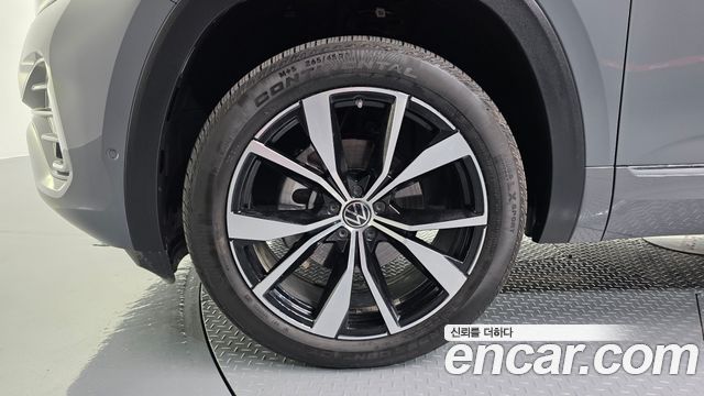 Volkswagen Atlas 2.0 TSI R-LINE 6-Seater 2025 — фото 5