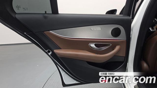 Mercedes-Benz E-Class (W213) E300 Avantgarde 2019 — фото 31