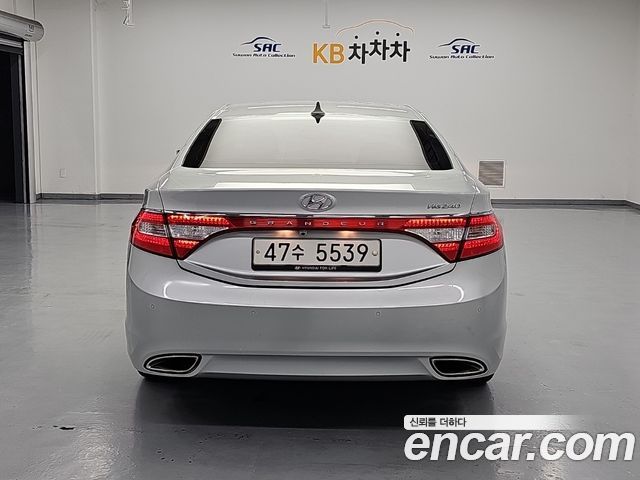 Hyundai Grandeur (HG) HG240 Luxury 2012 — фото 4
