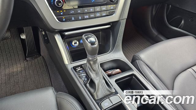 Hyundai Sonata Hybrid (LF) 2.0 HEV Modern 2016 — фото 9