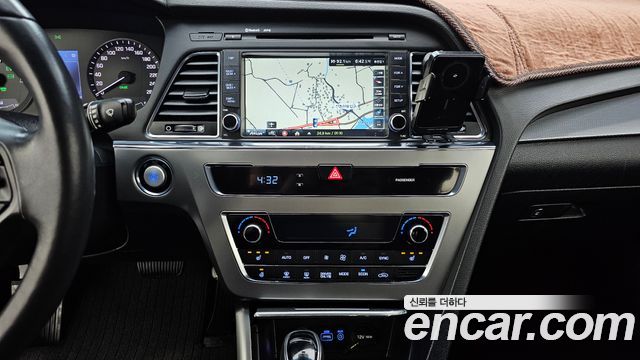 Hyundai Sonata Hybrid (LF) 2.0 HEV Modern 2016 — фото 14