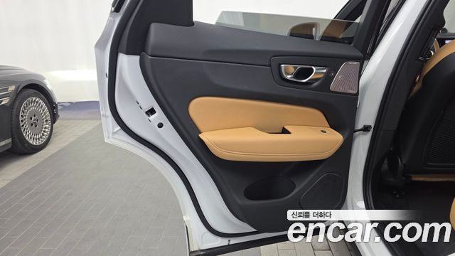Volvo XC60 (II) T8 Ultra Bright 2025 — фото 31