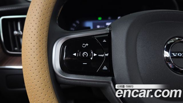 Volvo XC60 (II) T8 Ultra Bright 2025 — фото 37