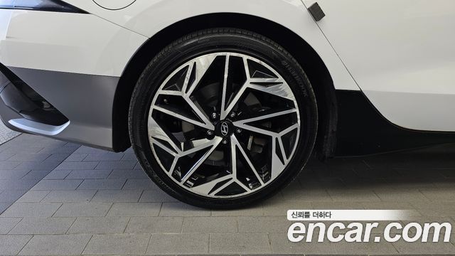Hyundai Ioniq 6 Long Range Exclusive + 2023 — фото 5