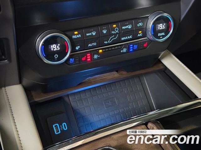 Ford Expedition Platinum 4WD 7Seater 2021 — фото 19