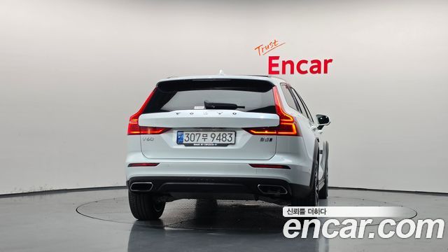 Volvo V60 Cross Country (II) B5 Pro AWD 2022 — фото 4