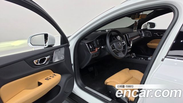 Volvo V60 Cross Country (II) B5 Pro AWD 2022 — фото 10