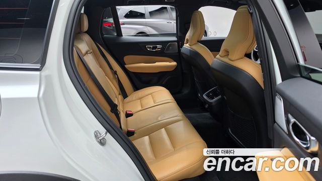 Volvo V60 Cross Country (II) B5 Pro AWD 2022 — фото 11