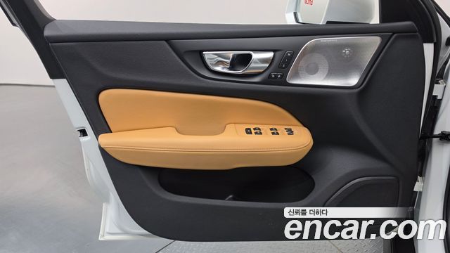 Volvo V60 Cross Country (II) B5 Pro AWD 2022 — фото 24
