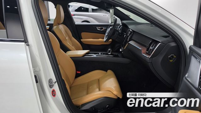 Volvo V60 Cross Country (II) B5 Pro AWD 2022 — фото 26