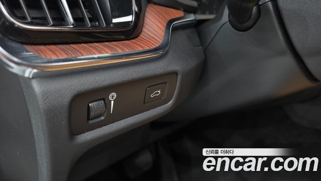 Volvo V60 Cross Country (II) B5 Pro AWD 2022 — фото 27