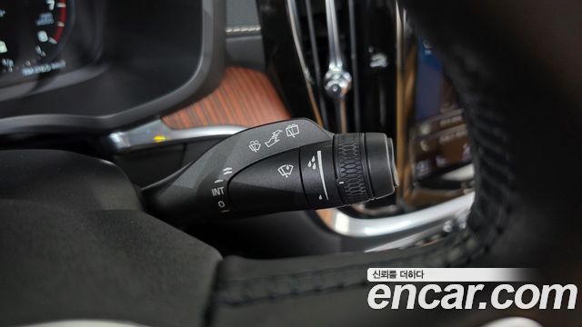 Volvo V60 Cross Country (II) B5 Pro AWD 2022 — фото 28