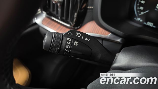 Volvo V60 Cross Country (II) B5 Pro AWD 2022 — фото 30