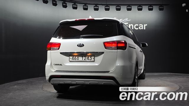 Kia Carnival 9-seater Prestige 2015 — фото 4