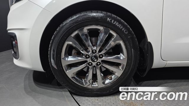 Kia Carnival 9-seater Prestige 2015 — фото 5