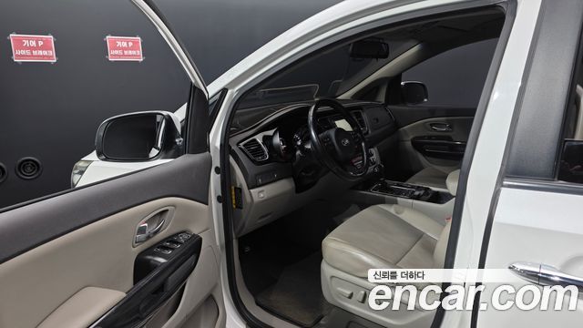 Kia Carnival 9-seater Prestige 2015 — фото 10