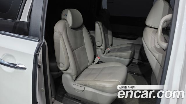 Kia Carnival 9-seater Prestige 2015 — фото 12