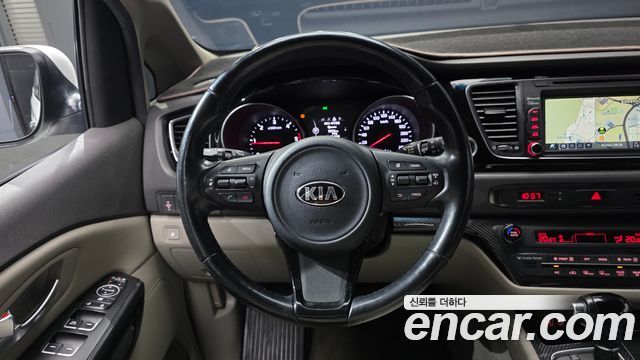 Kia Carnival 9-seater Prestige 2015 — фото 13